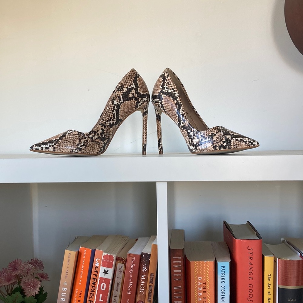 Steve Madden pumps size 6 Snakeskin